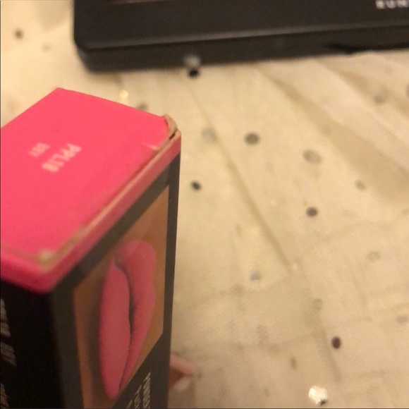 💎👄 Powder Puff 💎💄 Fo’Yo Lipssssssss 👄 Pucker Up - Picture 3 of 4